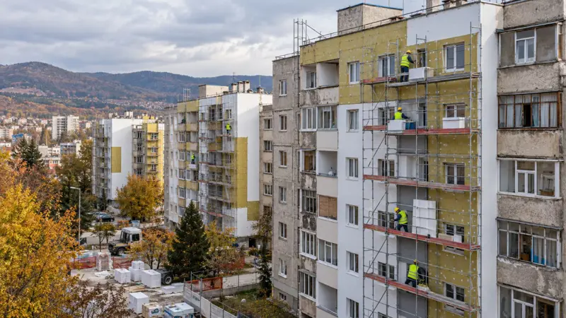 Саниране на жилищни блокове в Перник по Фонда за справедлив преход
